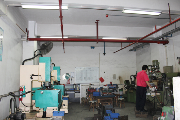 新宇發(fā)模具加工車間