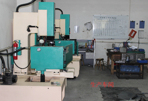 新宇發(fā)模具生產(chǎn)車間一角