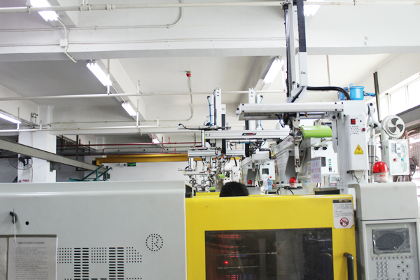 新宇發(fā)注塑車間自動化設(shè)備